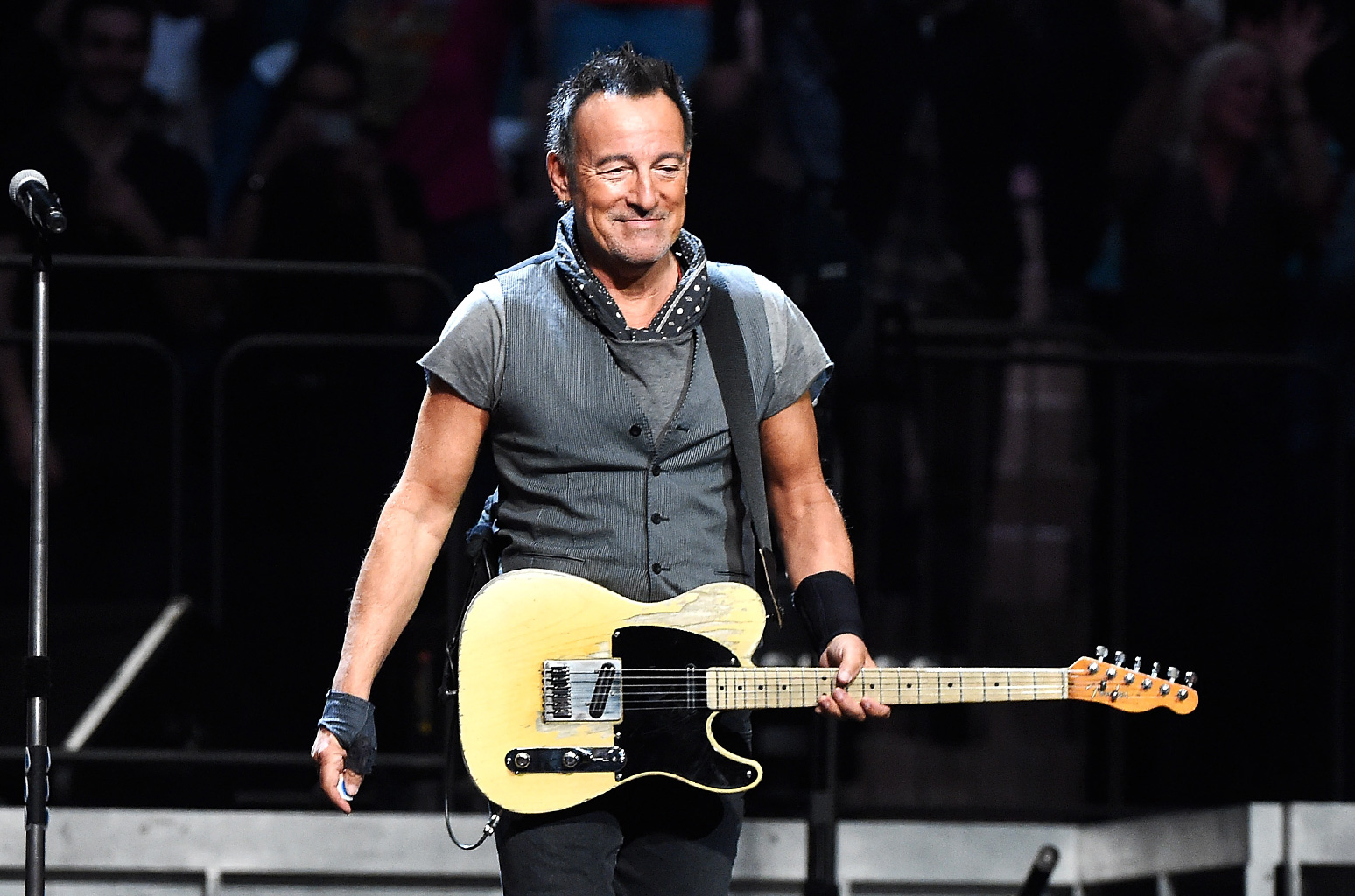 Bruce-Springsteen-MSG-2016-perform-billboard-650-1548.jpg