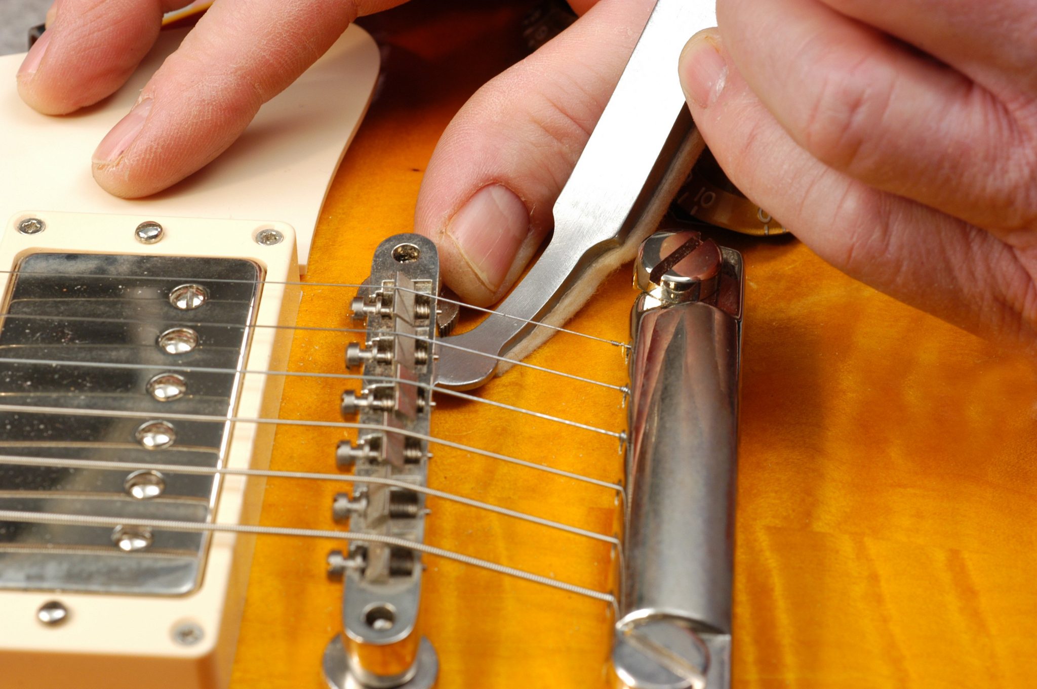 What the guitar bridge and a tremolo actually does on your guitar