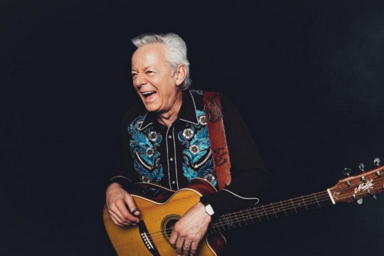 Tommy Emmanuel teams up with Reverb to sell off gear collection