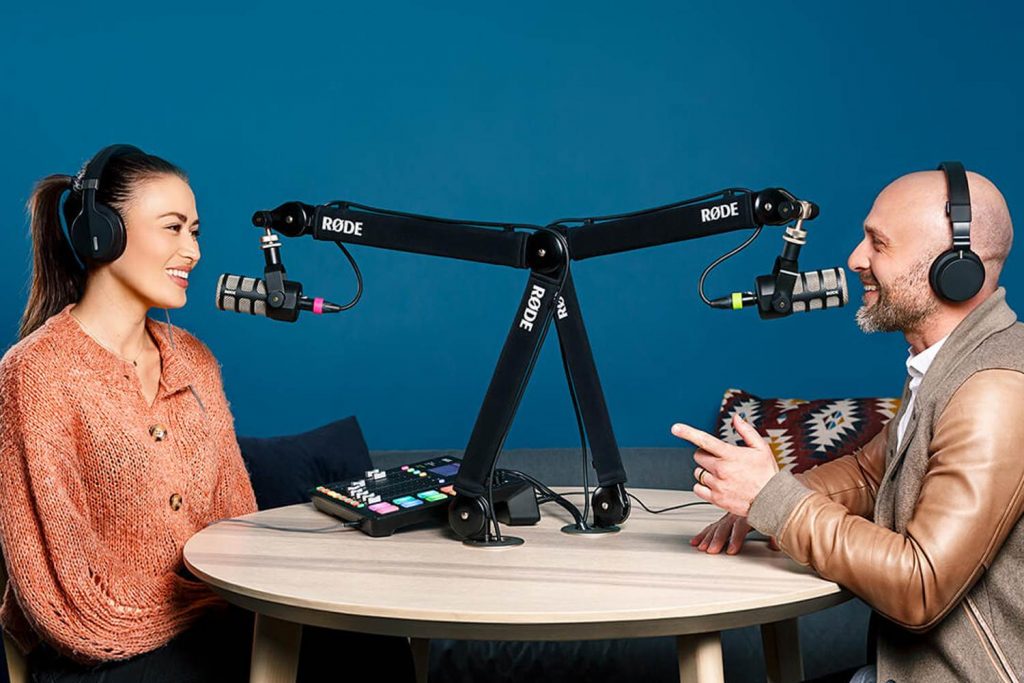 two people talking into microphones on RODE PSA1+ stands