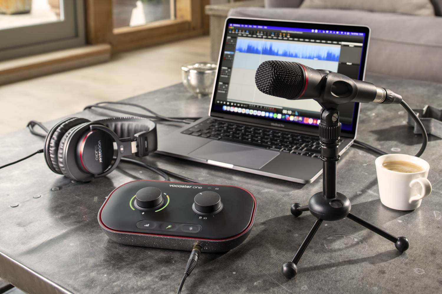 NAMM 2022: Focusrite introduce noi interfețe de podcasting Vocaster