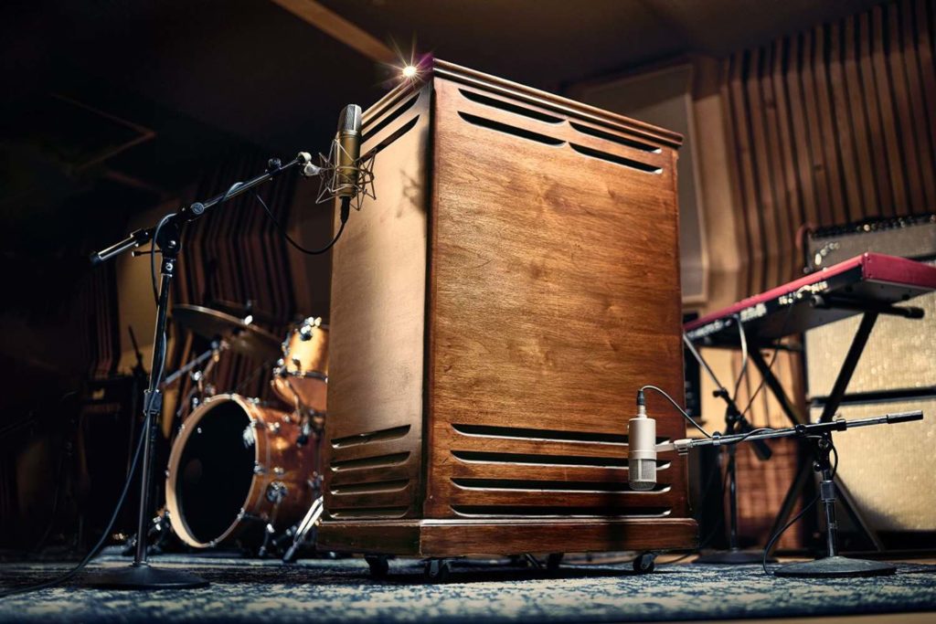 Universal-Audio-Waterfall-Rotary-Speaker