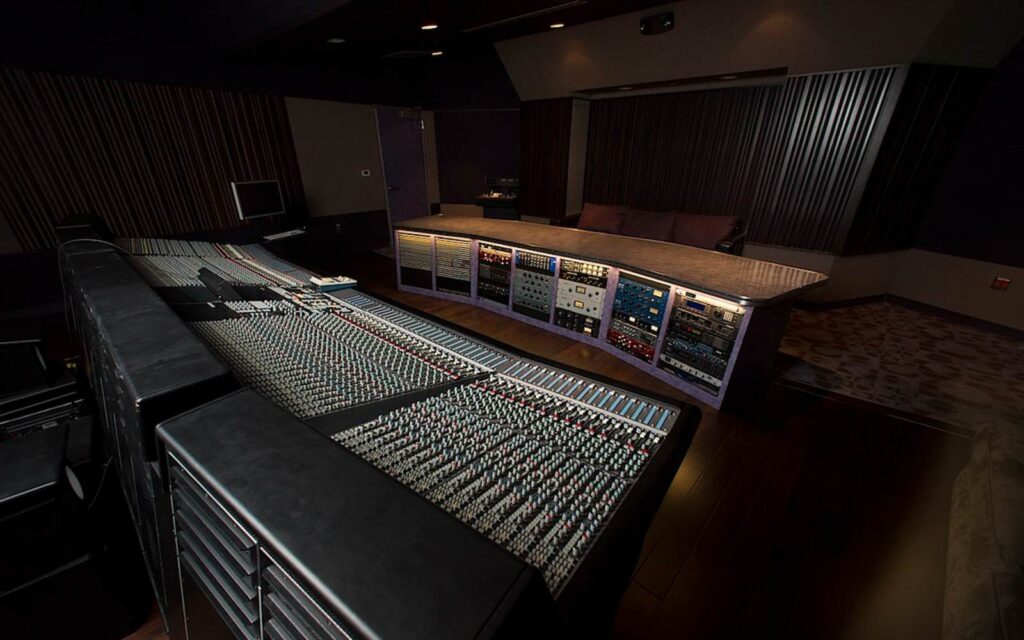 Audio mixing console