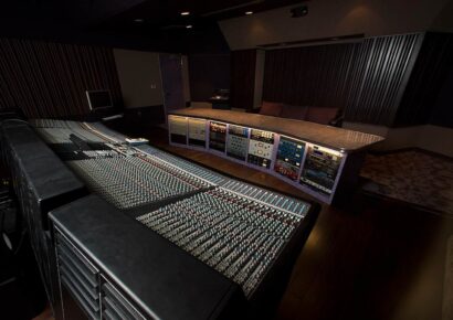Audio mixing console