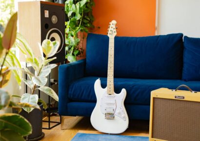 Intro Series Sterling By Music Man Cutlass