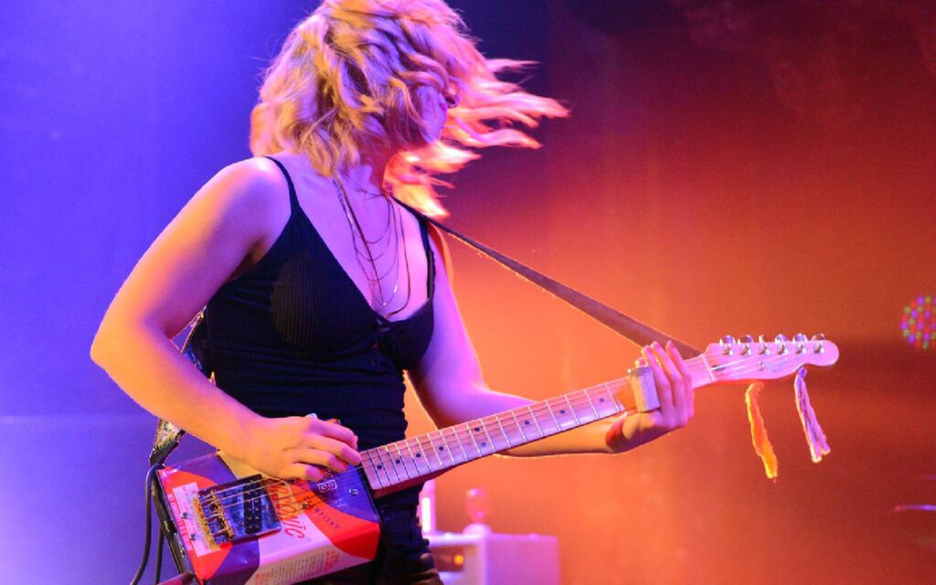 Slide electric guitars Samantha Fish