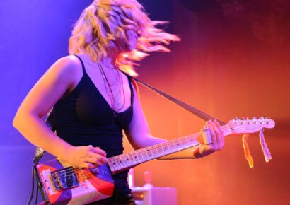 Slide electric guitars Samantha Fish