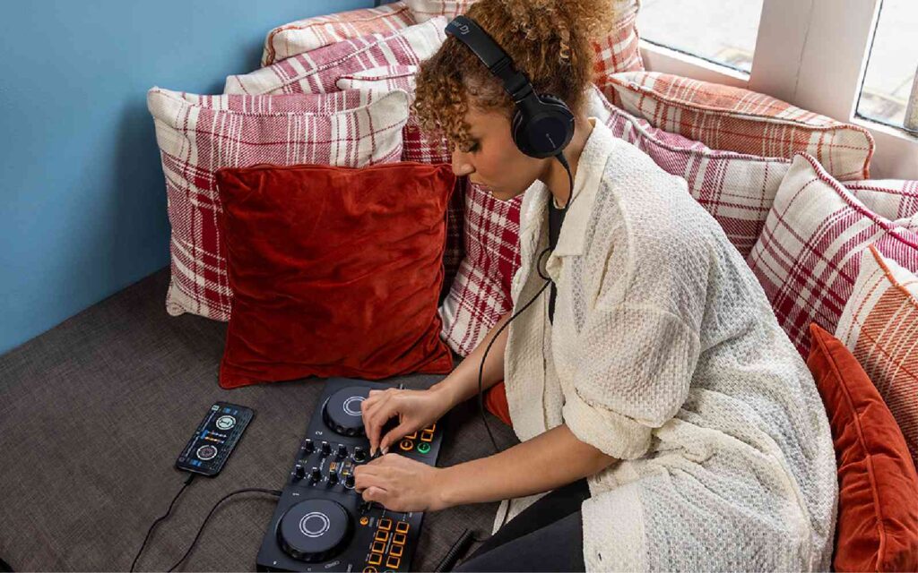 AlphaTheta DDJ-FLX2