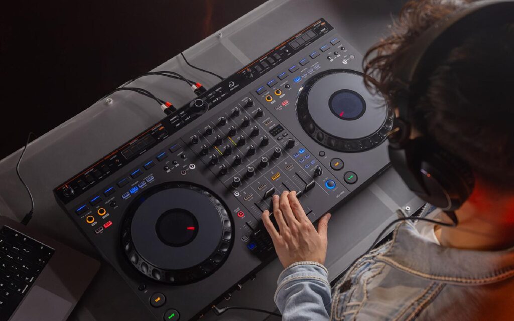 AlphaTheta DDJ-GRV6 4-channel performance DJ controller