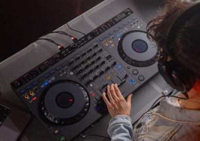 AlphaTheta DDJ-GRV6 4-channel performance DJ controller