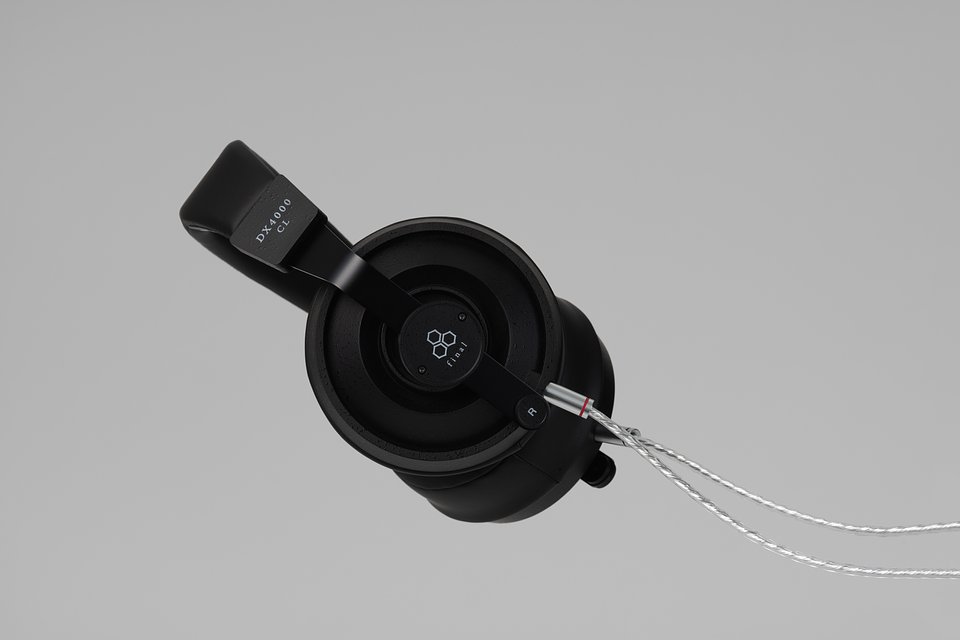 closed back headphones
